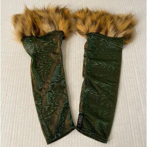 NWOT Ilanio Wear Arm Warmers